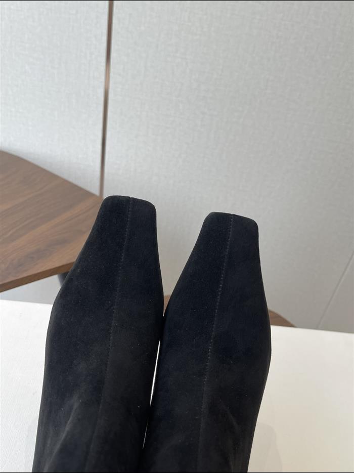 2025112817448825 390